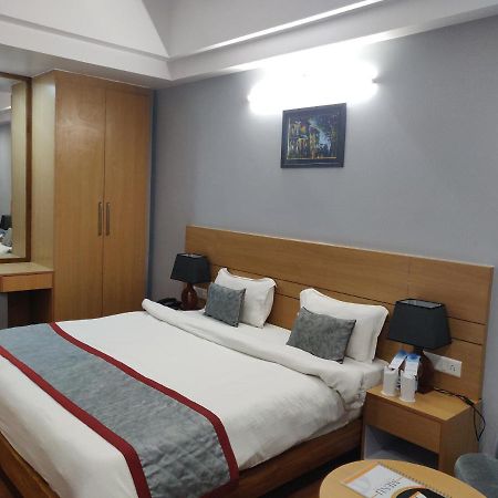 Hotel Sarvin Lucknow Dış mekan fotoğraf