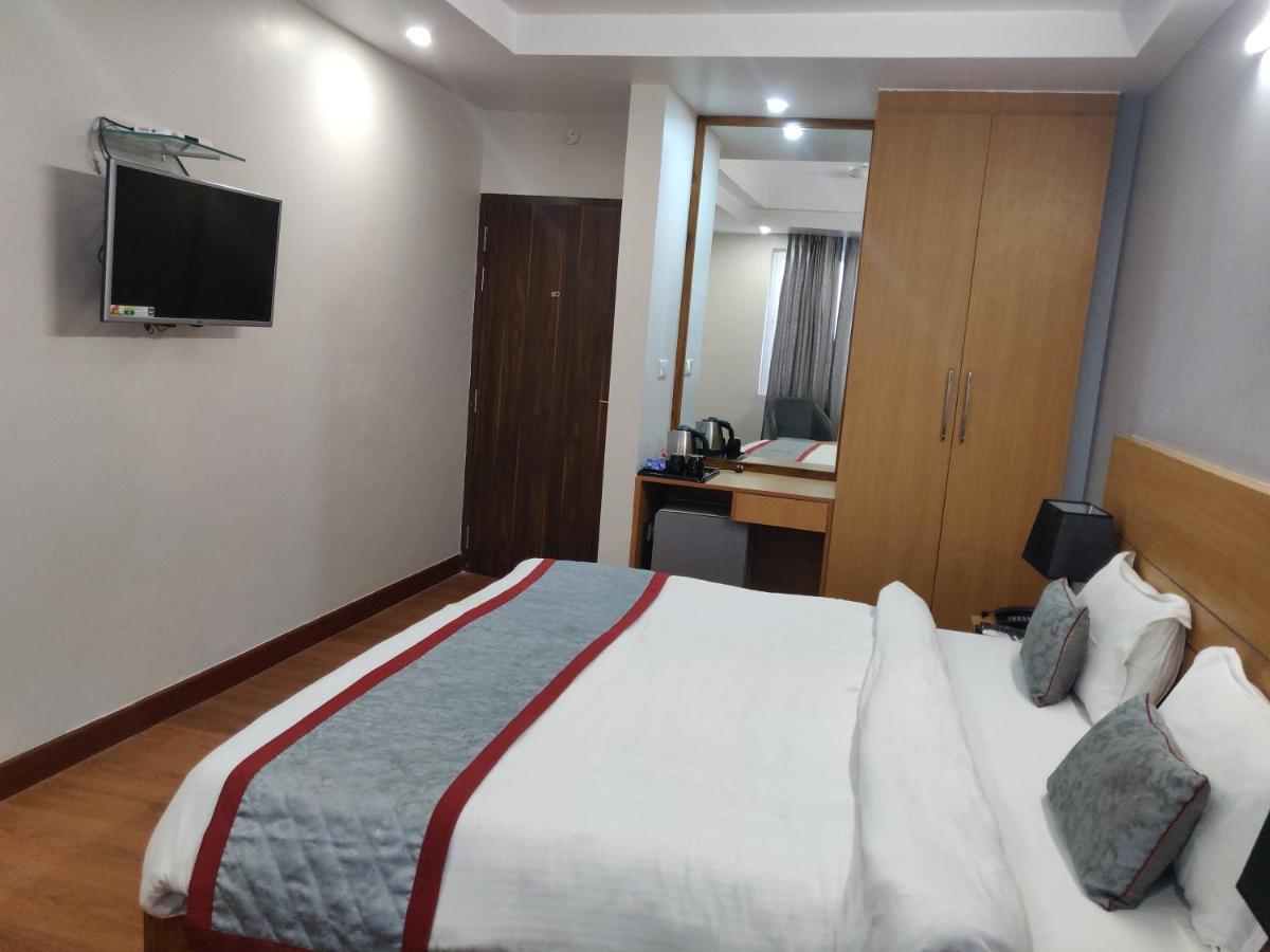 Hotel Sarvin Lucknow Dış mekan fotoğraf