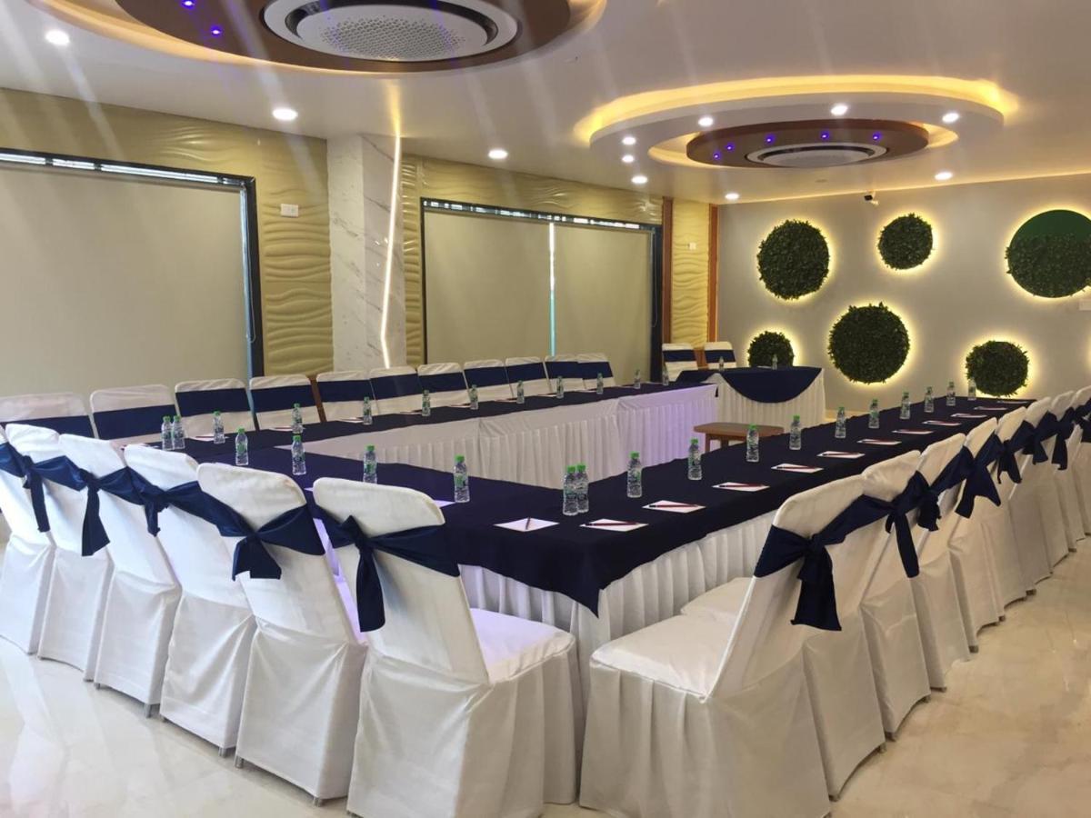 Hotel Sarvin Lucknow Dış mekan fotoğraf