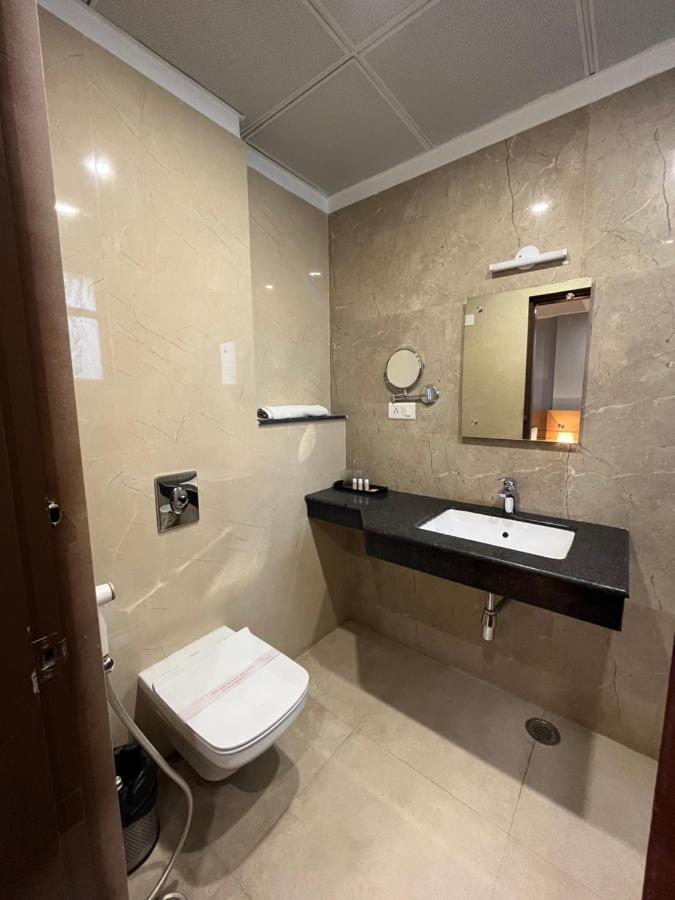 Hotel Sarvin Lucknow Dış mekan fotoğraf