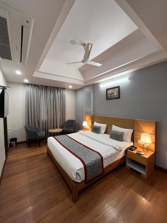 Hotel Sarvin Lucknow Dış mekan fotoğraf