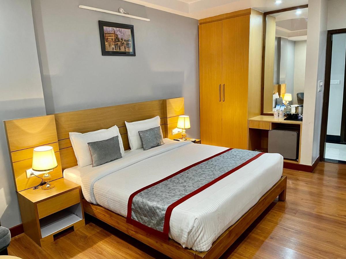 Hotel Sarvin Lucknow Dış mekan fotoğraf