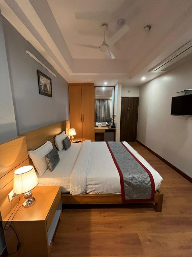 Hotel Sarvin Lucknow Dış mekan fotoğraf